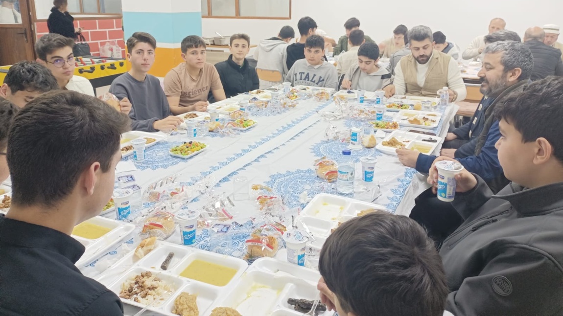 Öğrencilerimize iftar programı düzenlendi.
